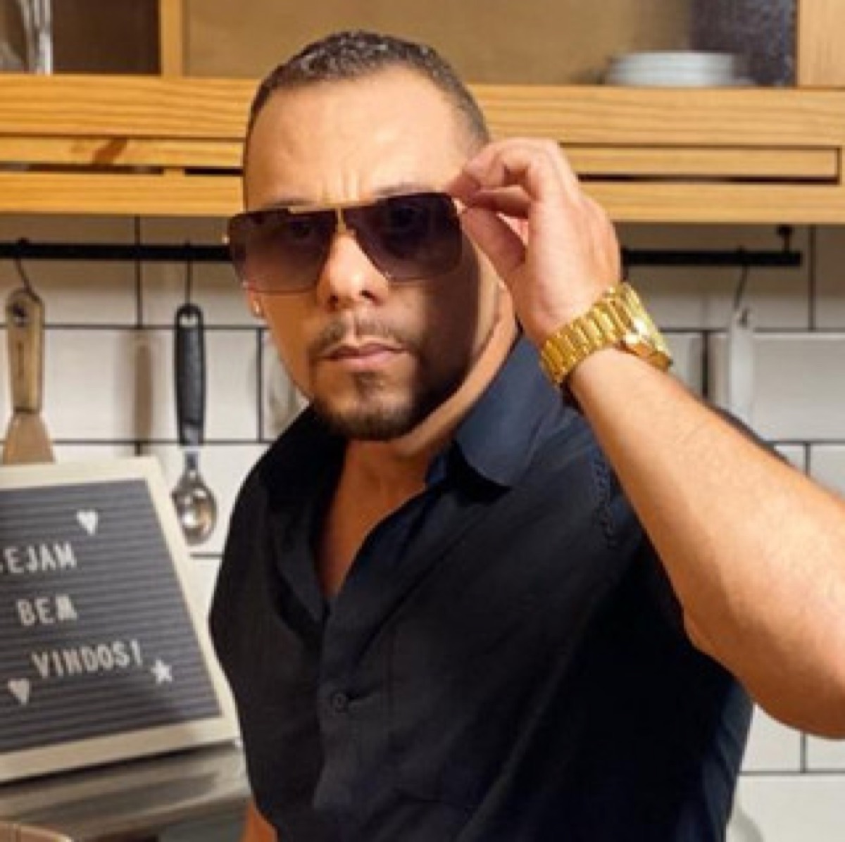 Kadyn, cantor, compositor, produtor musical e técnico de som brasileiro